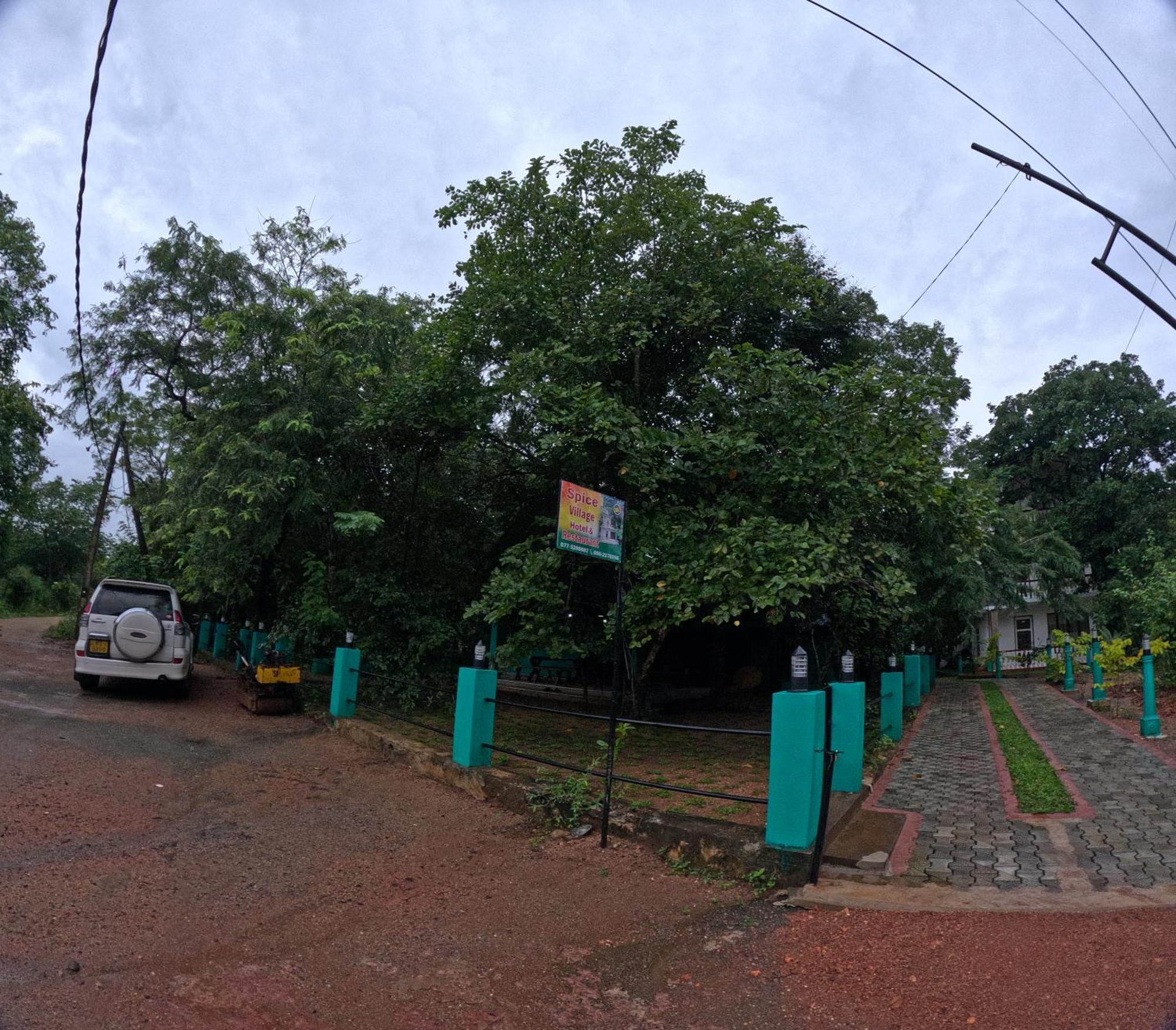 Spice Village Hotel & Restaurant Habarana Exterior photo